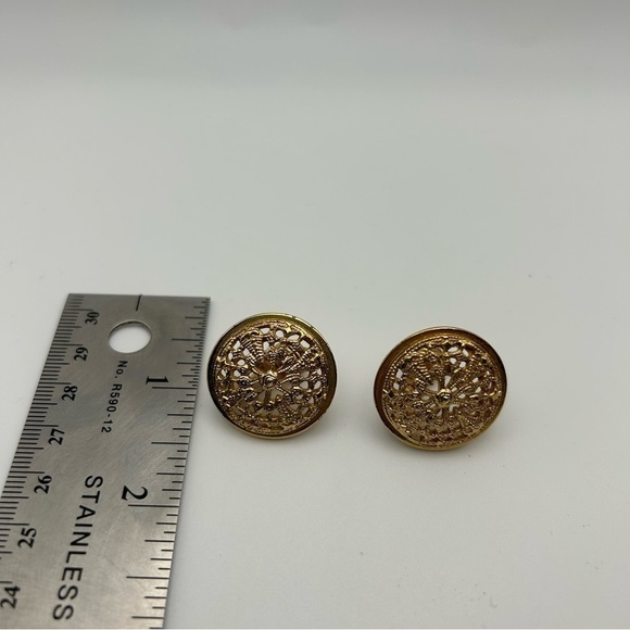 Vintage Monet Gold Tone Floral Round Medallion Button Dome Clip On Earrings - Picture 7 of 7